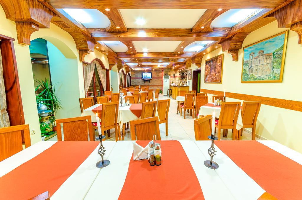 Hotel Cosmos Asenovgrad Extérieur photo