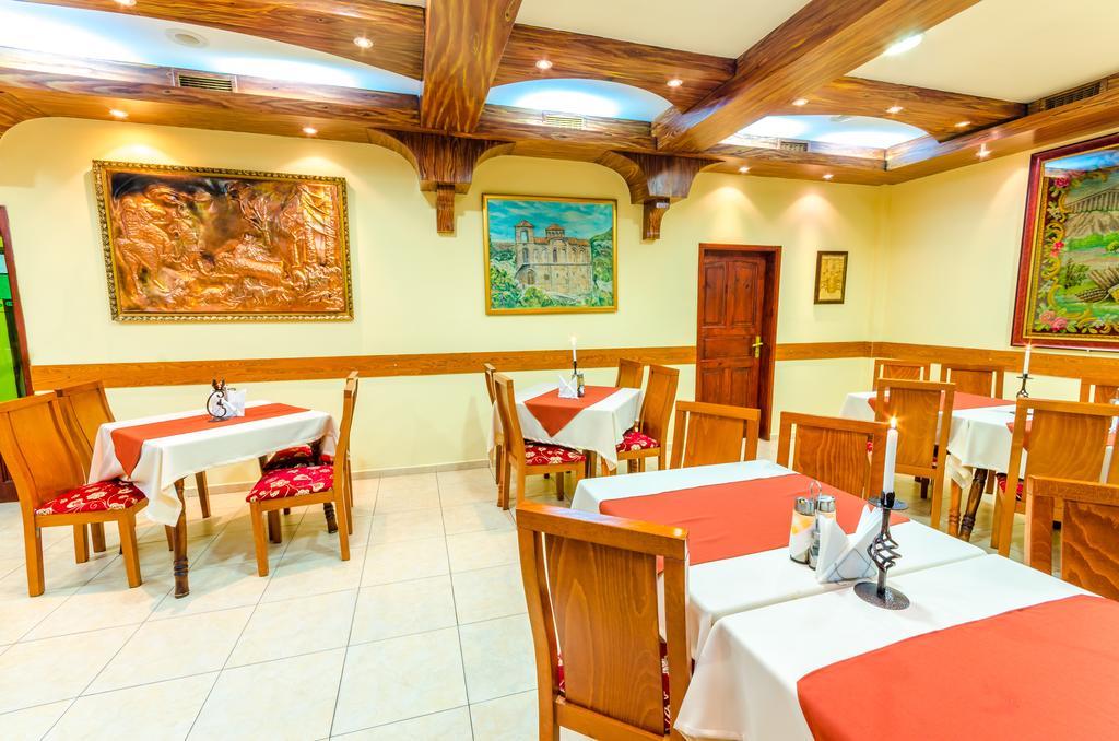 Hotel Cosmos Asenovgrad Extérieur photo
